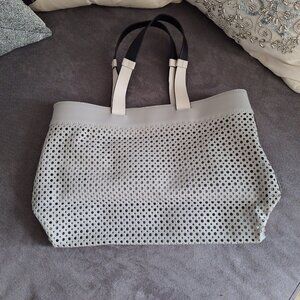 Dimoni  Light Gray Leather Handbag. NWOT New! Black & White Handles,.